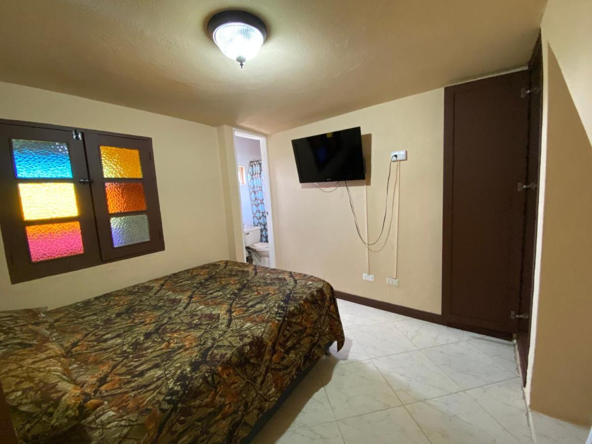 Hostal Hollywood Inn 里奥内格罗 外观 照片